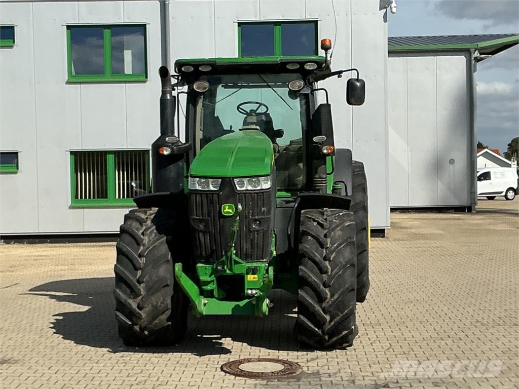 John Deere 7310R الجرارات