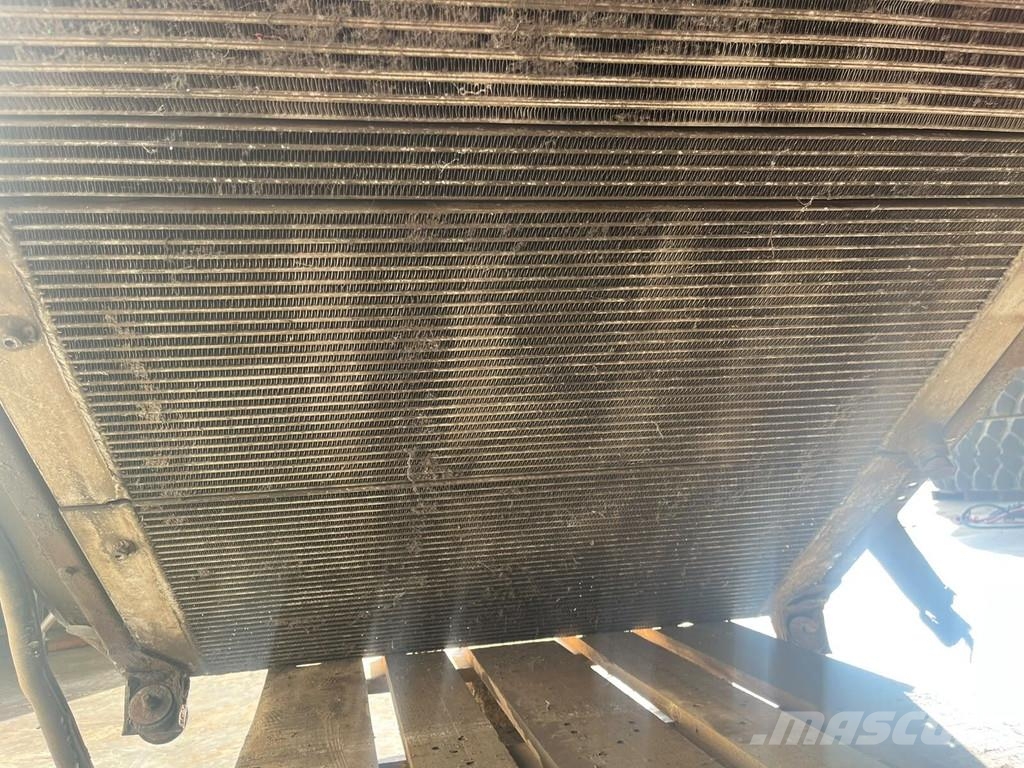 Liebherr A934 combi cooler 10413274 Hűtők
