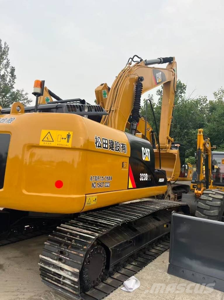 CAT 323 D2L Koparki gąsienicowe