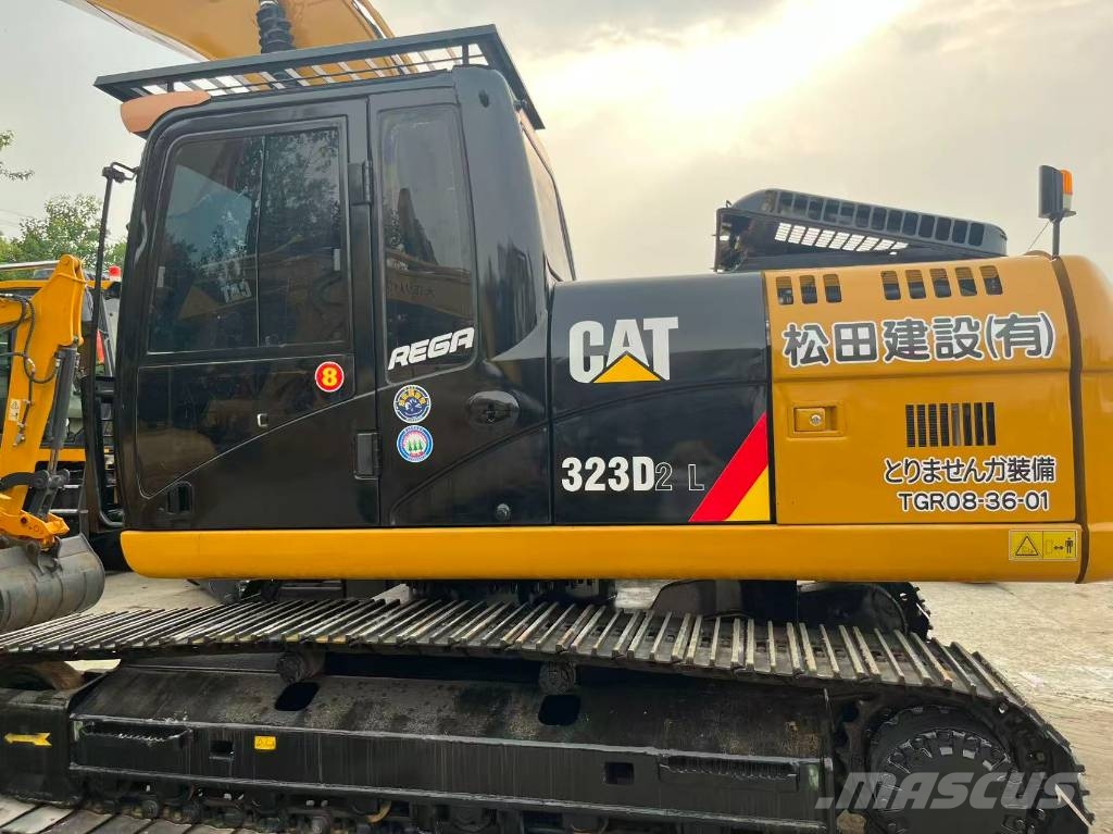 CAT 323 D2L Koparki gąsienicowe