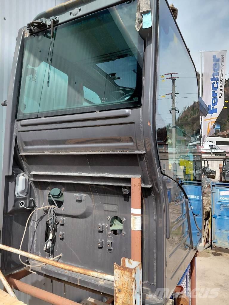 Hitachi ZX 135 Kabine حفارات زحافة
