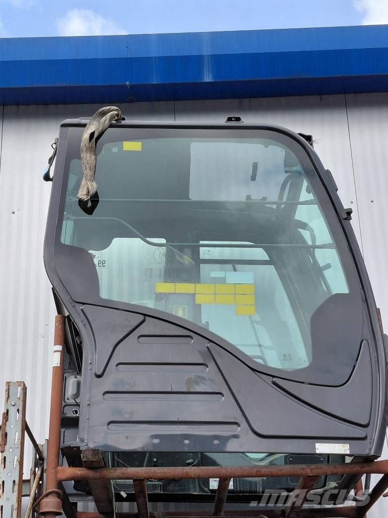 Hitachi ZX 135 Kabine حفارات زحافة