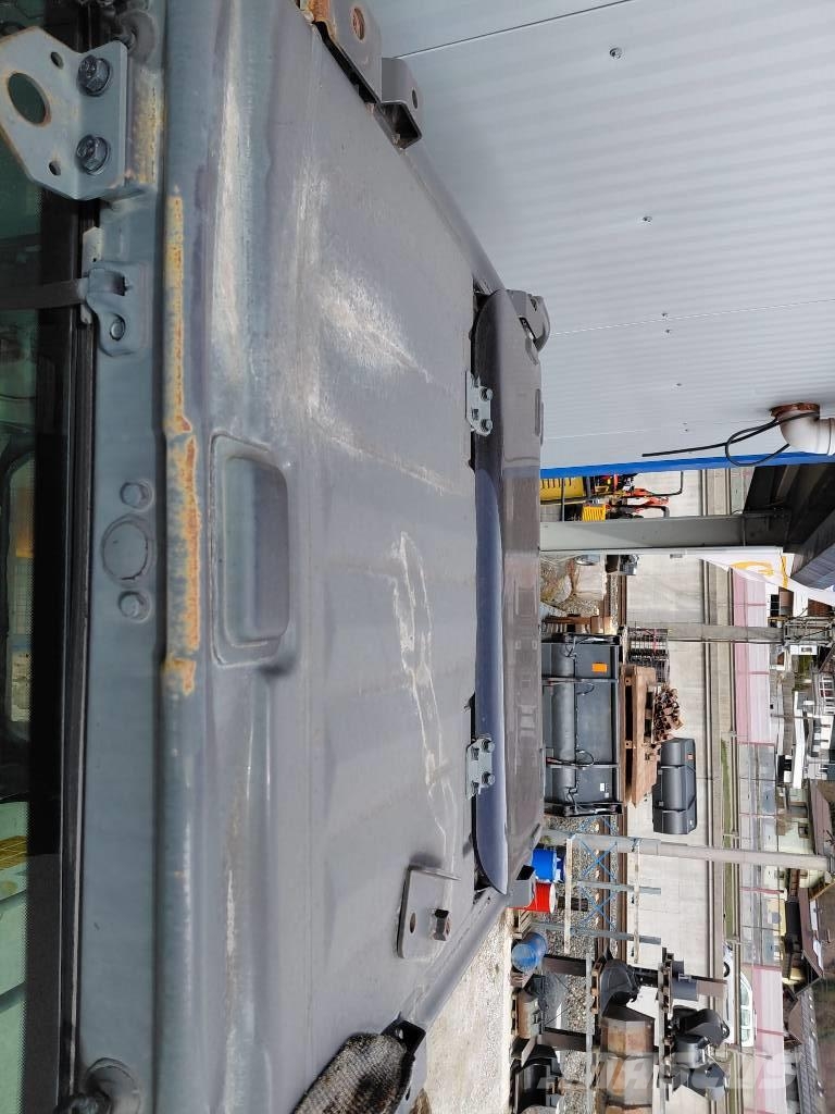 Hitachi ZX 135 Kabine حفارات زحافة