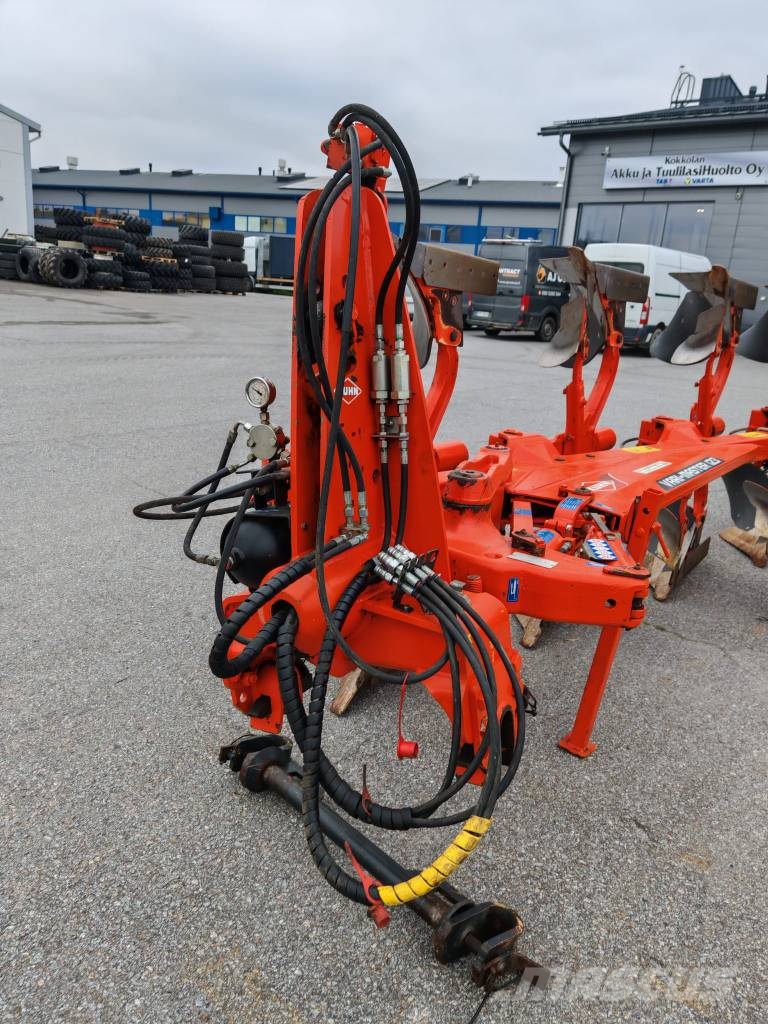 Kuhn Vari-Master 123 Huutokaupassa Paluuaurat