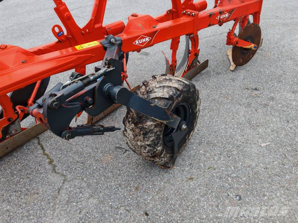 Kuhn Vari-Master 123 Huutokaupassa Paluuaurat