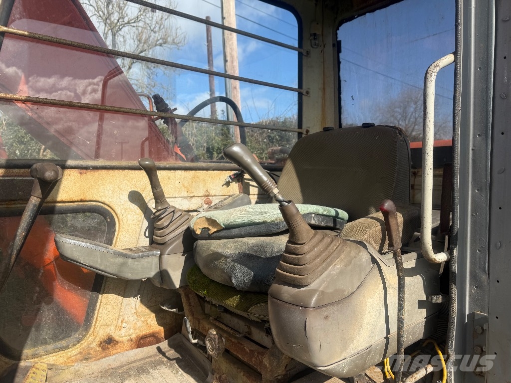 Hitachi EX 120-2 حفارات زحافة