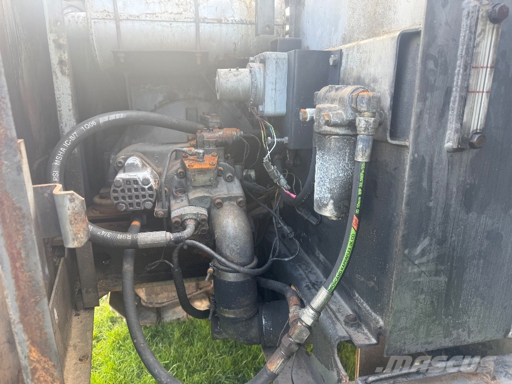 Hitachi EX 120-2 حفارات زحافة