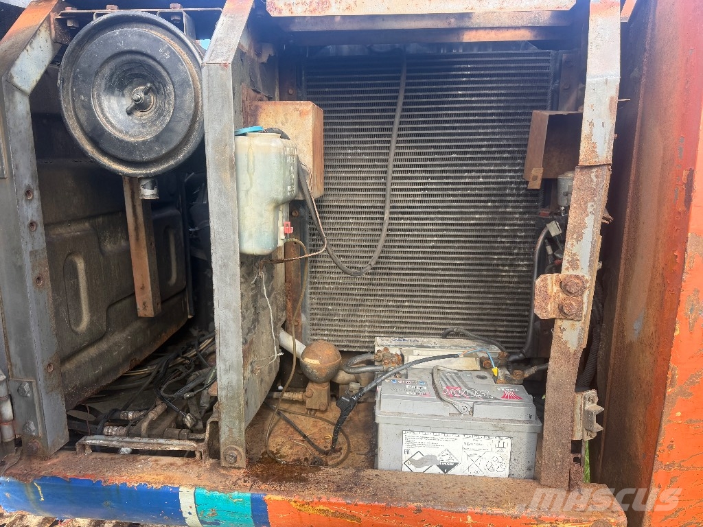 Hitachi EX 120-2 حفارات زحافة