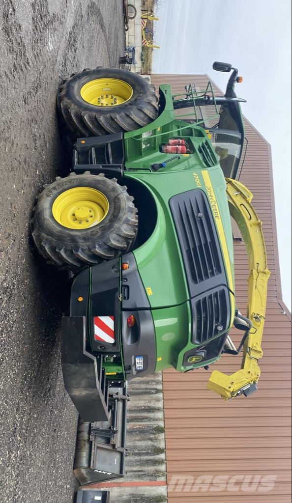John Deere 9700 حصادات الأعلاف