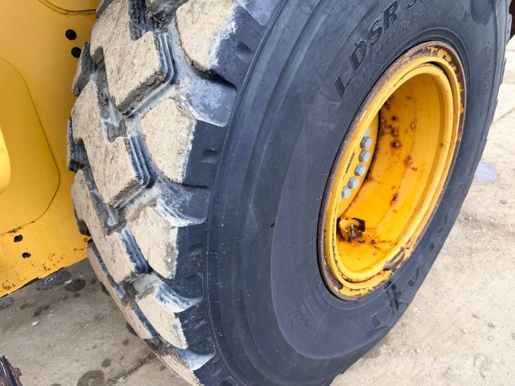 CAT 930 Rataslaadurid