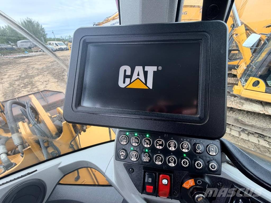 CAT 930 Rataslaadurid