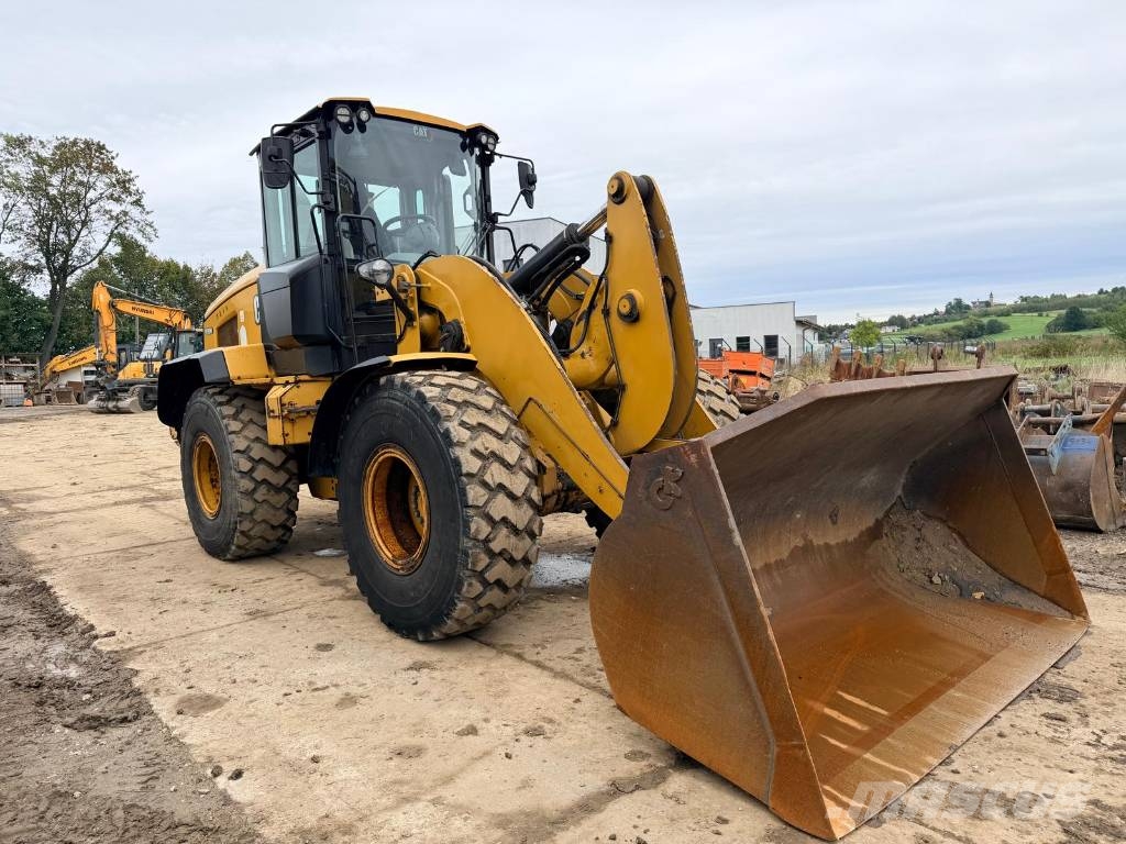 CAT 930 Rataslaadurid