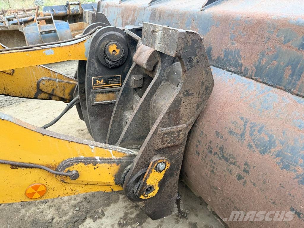 CAT 930 Rataslaadurid