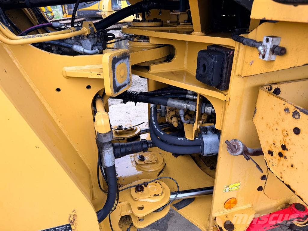CAT 930 Rataslaadurid
