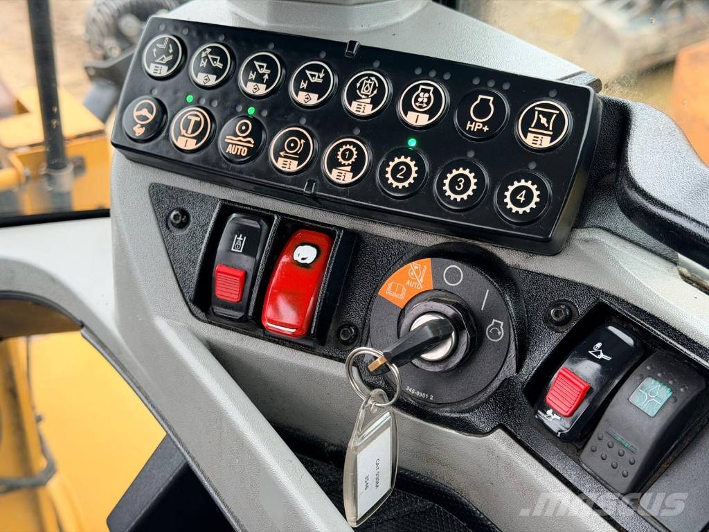 CAT 930 Rataslaadurid
