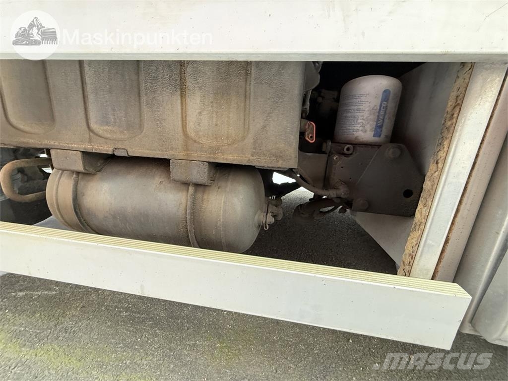 Volvo FL 4X2 스킵 로더 트럭