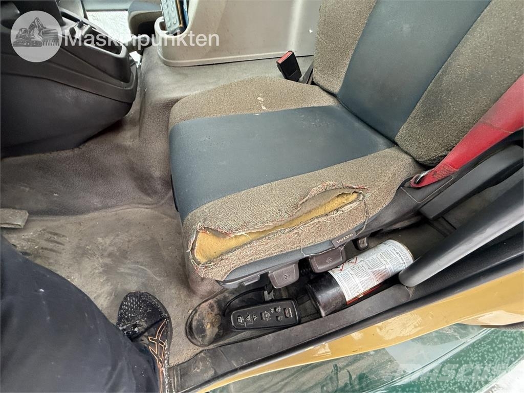 Volvo FL 4X2 스킵 로더 트럭