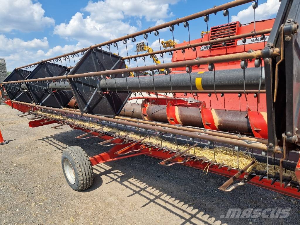 Massey Ferguson MF 36 P600 Claas New Holland Cosechadoras combinadas