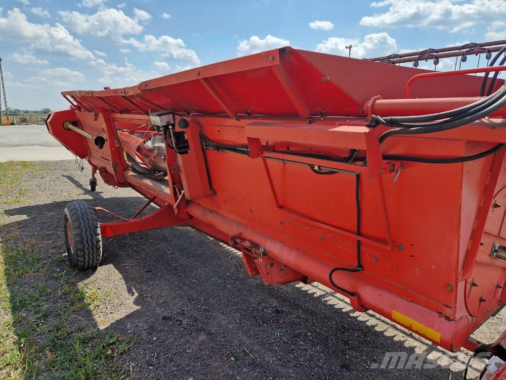 Massey Ferguson MF 36 P600 Claas New Holland Cosechadoras combinadas