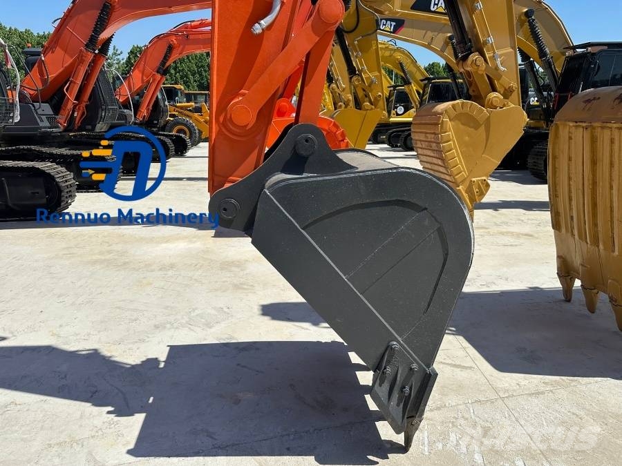 Hitachi ZX 210 LC حفارات زحافة