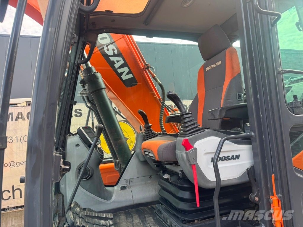 Doosan DX 140 LC-5 حفارات زحافة