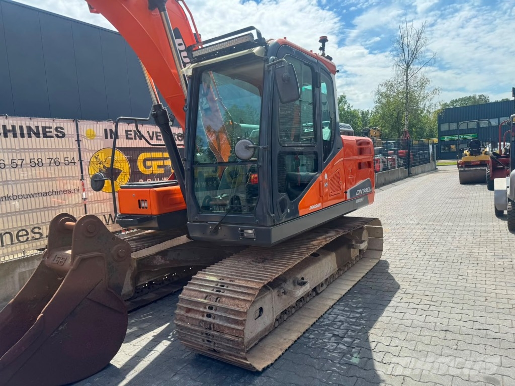 Doosan DX 140 LC-5 حفارات زحافة
