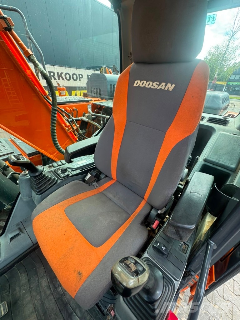 Doosan DX 140 LC-5 حفارات زحافة