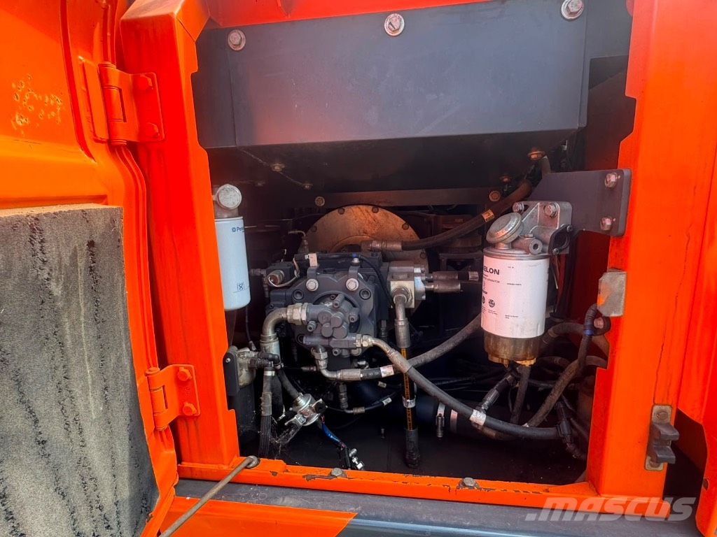 Doosan DX 140 LC-5 حفارات زحافة