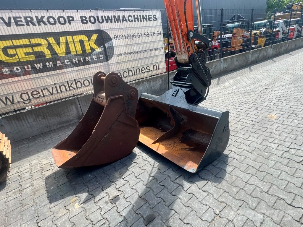 Doosan DX 140 LC-5 حفارات زحافة