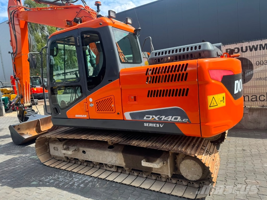 Doosan DX 140 LC-5 حفارات زحافة