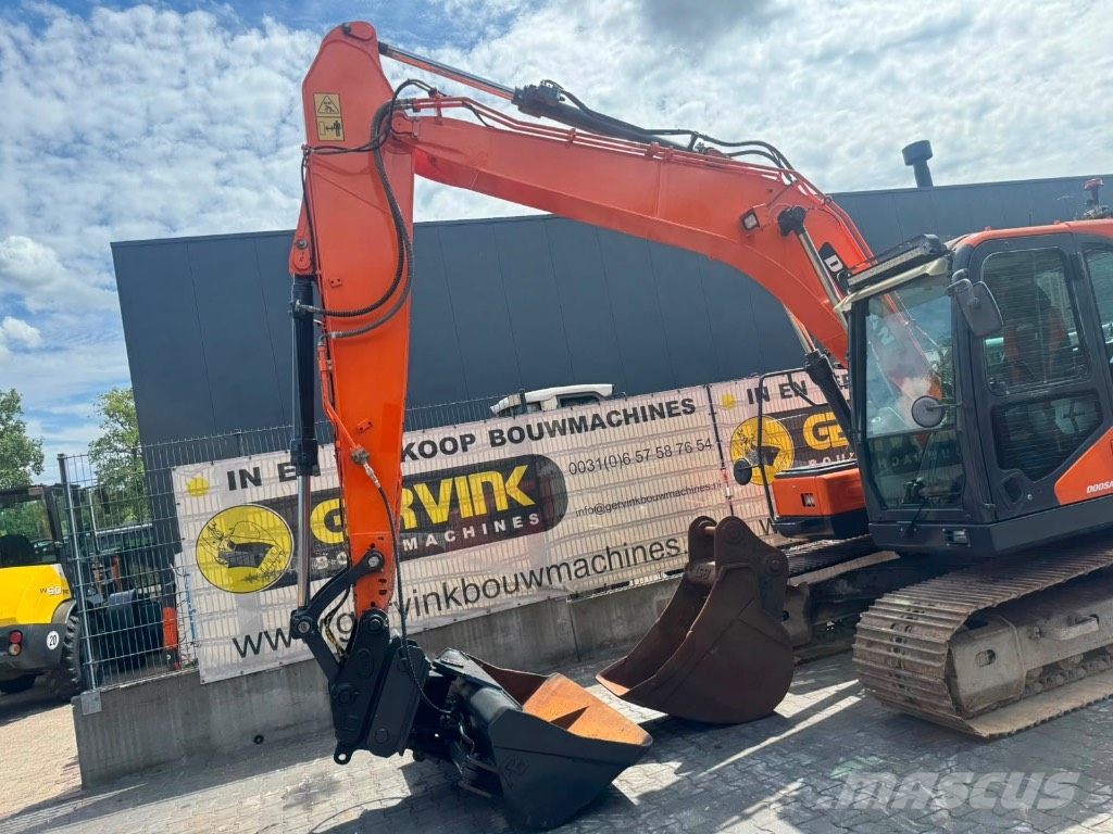 Doosan DX 140 LC-5 حفارات زحافة