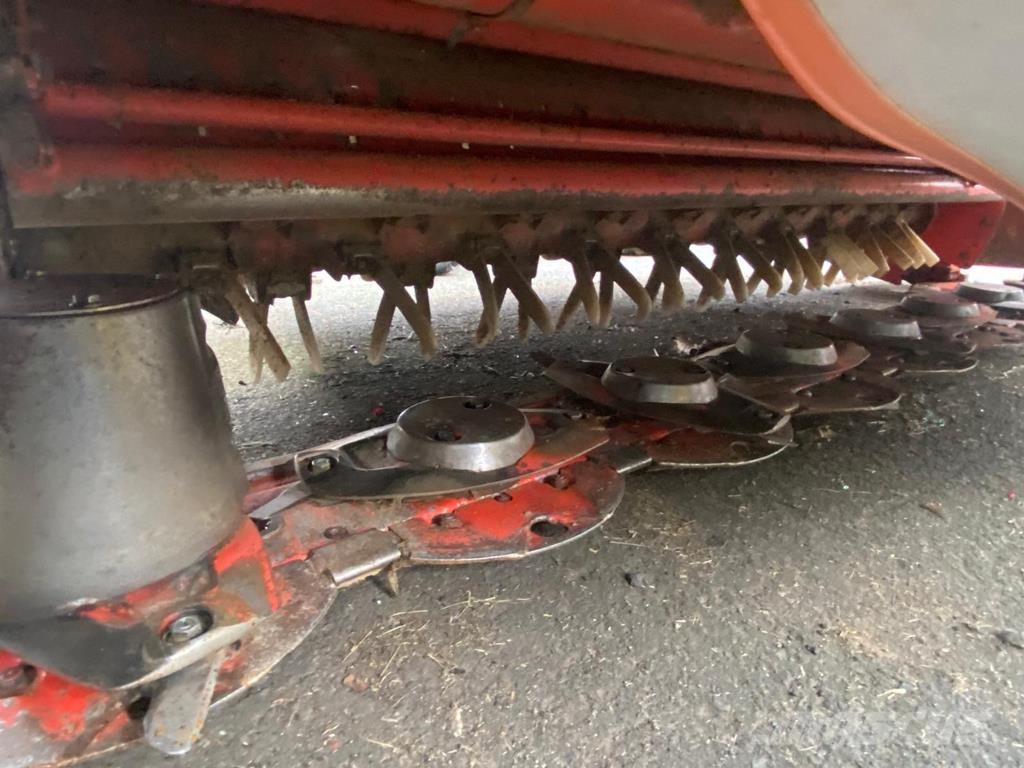 Kuhn FC 314 FF Kosačky namontované a ťahané
