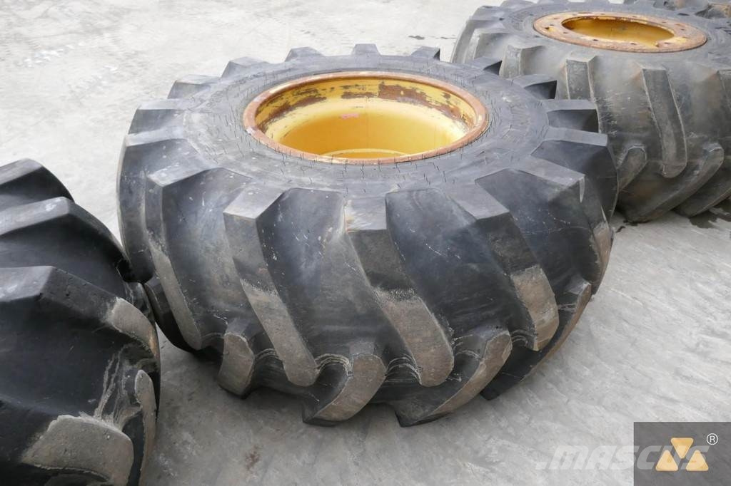 CAT Wheel GP 30.5L-32 Gume, kotači i naplatci