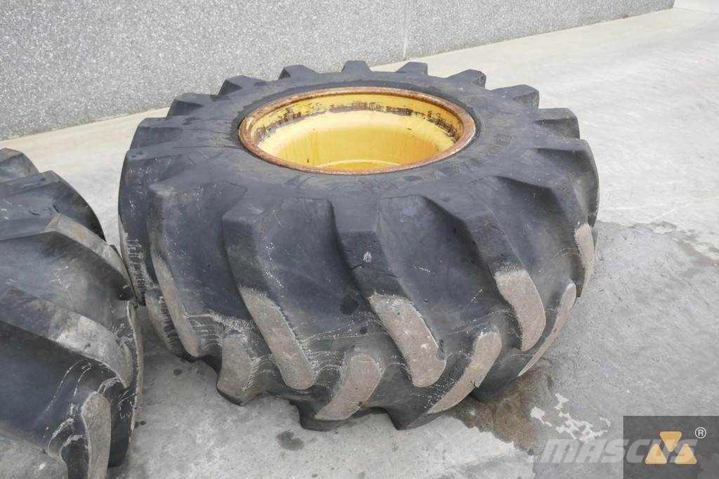 CAT Wheel GP 30.5L-32 Gume, kotači i naplatci