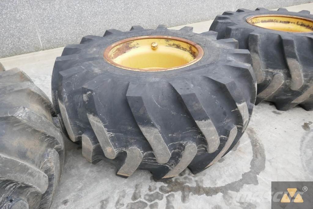 CAT Wheel GP 30.5L-32 Gume, kotači i naplatci