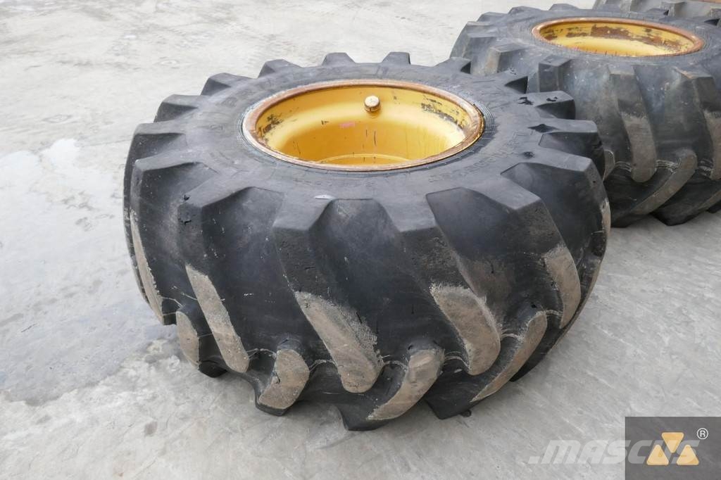 CAT Wheel GP 30.5L-32 Gume, kotači i naplatci