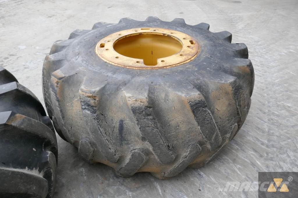 CAT Wheel GP 30.5L-32 Gume, kotači i naplatci