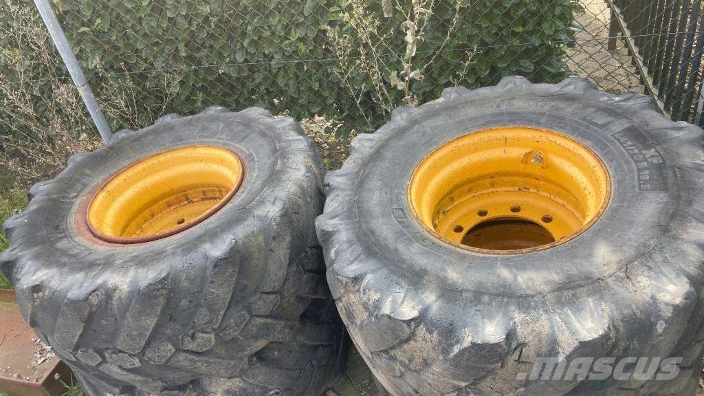 Michelin 4x band + velg 445/70/ 19,5 Michelin volvo wielgr Banden, wielen en velgen