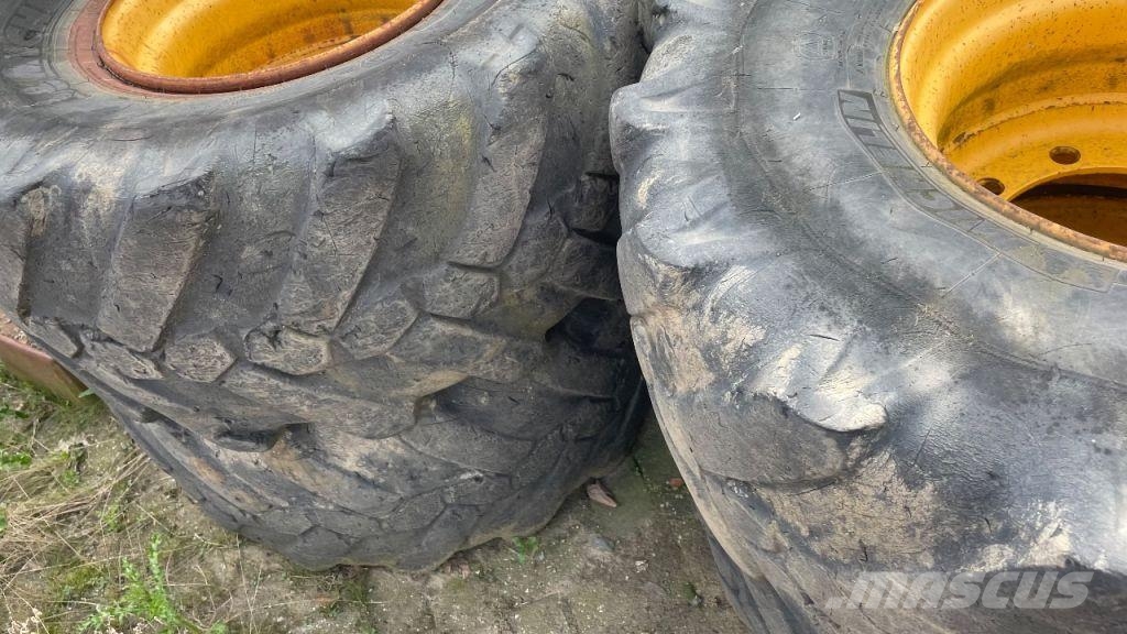 Michelin 4x band + velg 445/70/ 19,5 Michelin volvo wielgr Banden, wielen en velgen