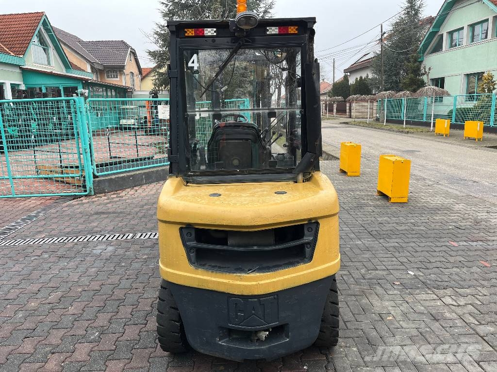 CAT DP30NT V-4246 IO Camiones diesel