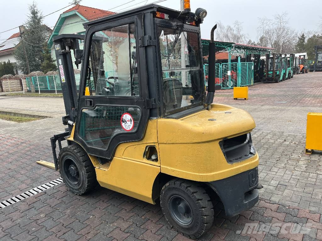 CAT DP30NT V-4246 IO Camiones diesel