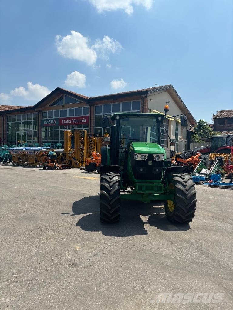 John Deere 6100 MC Traktori