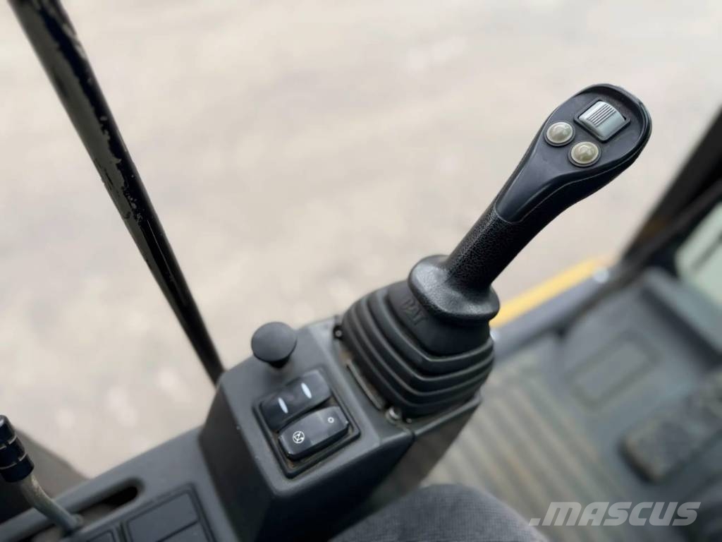 CAT M318F Pyöräkaivukoneet