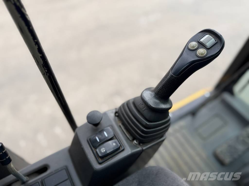 CAT M318F Pyöräkaivukoneet