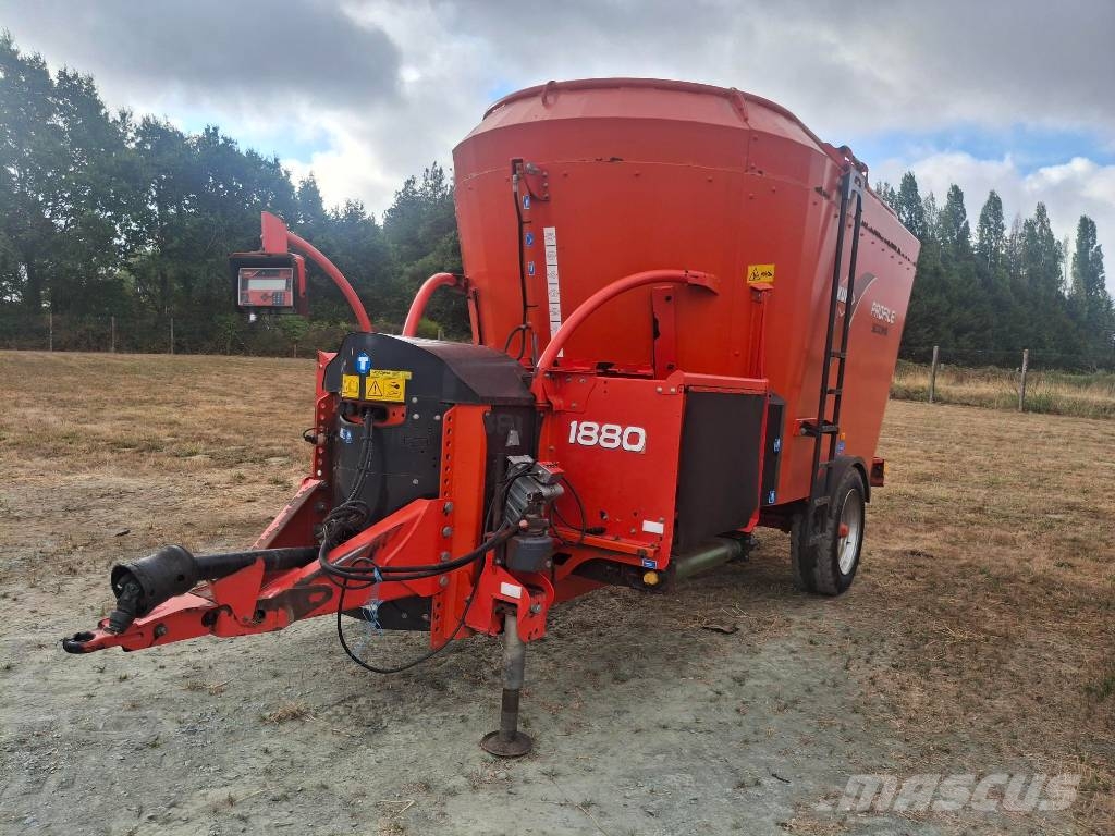 Kuhn 1880 ملقمات خلاط