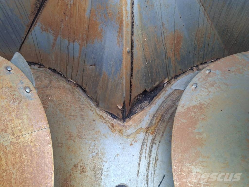 Kuhn 1880 ملقمات خلاط