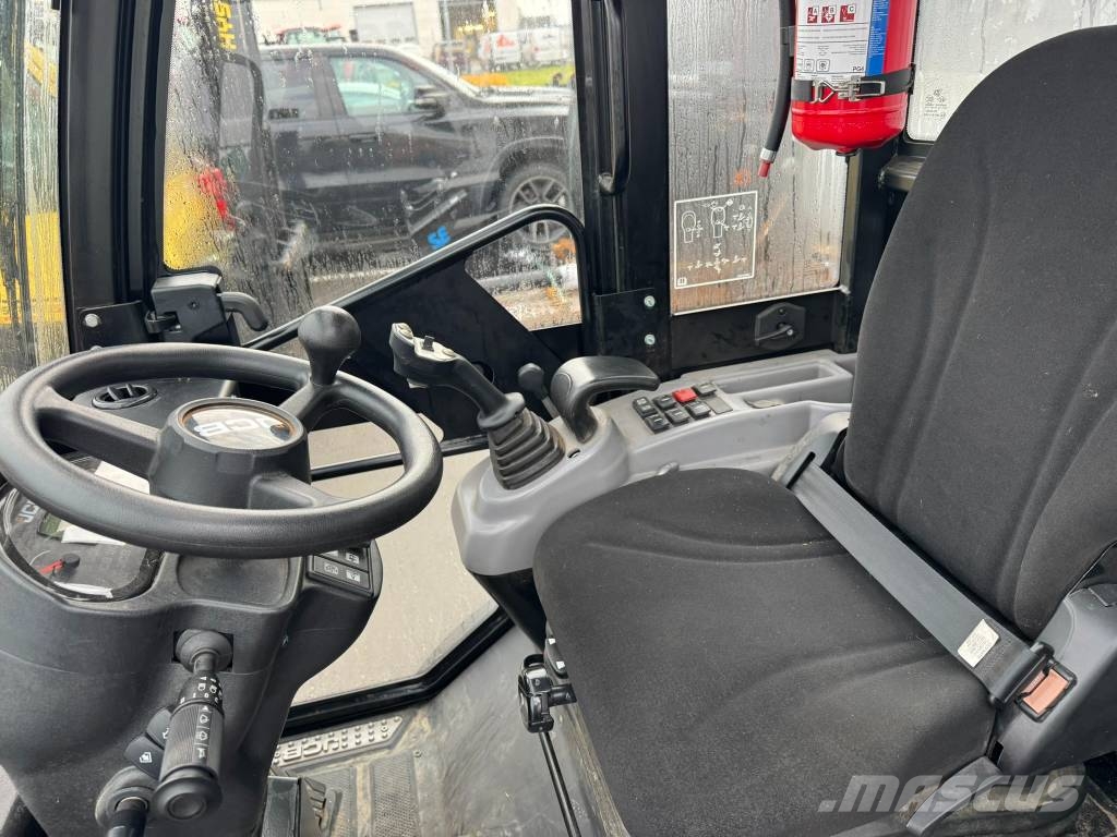 JCB 403 Plus Carregadora multifunções