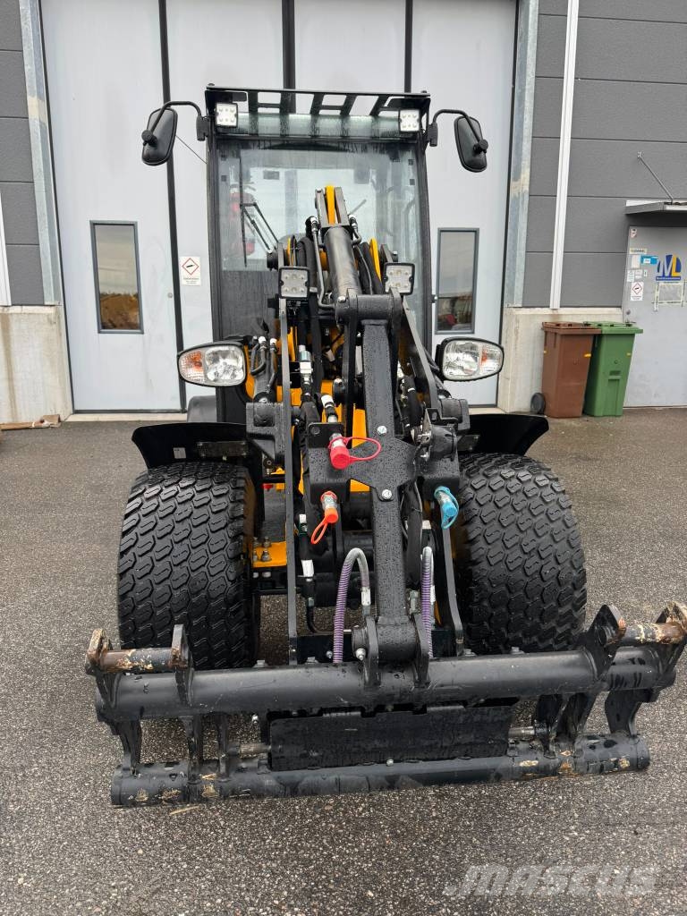 JCB 403 Plus Carregadora multifunções
