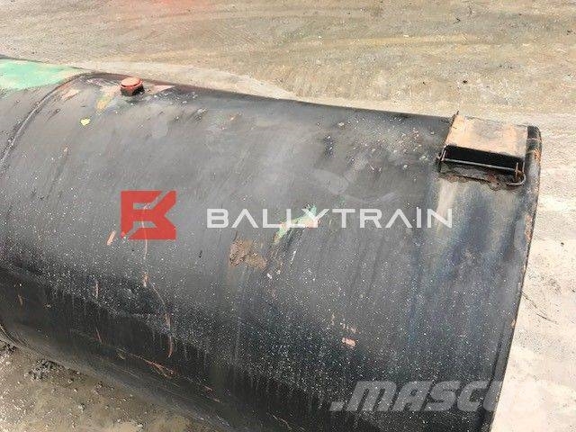  Oil/Fuel 1300LTR Tank €200 Muut koneet