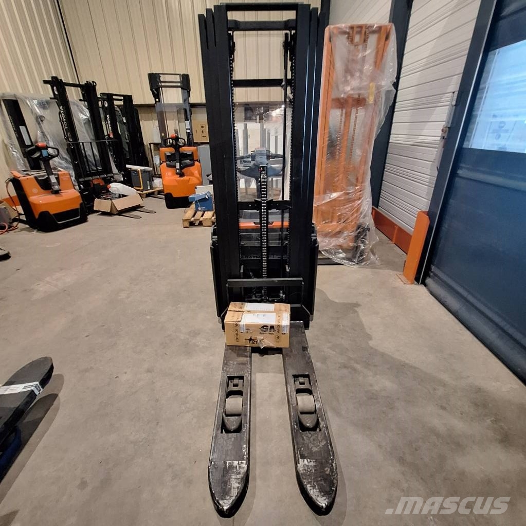 Toyota SWE140L Ročni električni viličar